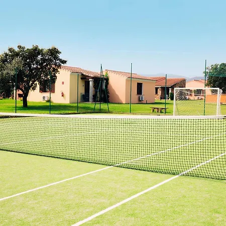 מלון Li Suari Club Village 4*