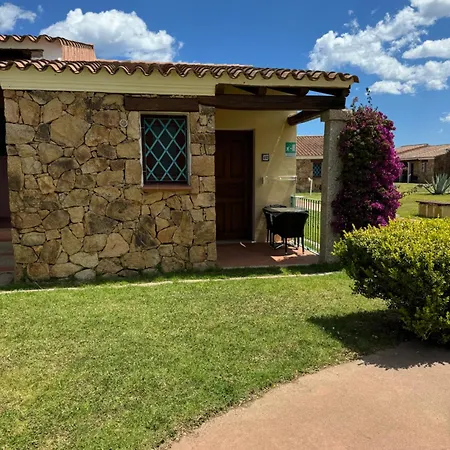 Li Suari Club Village מלון 4*