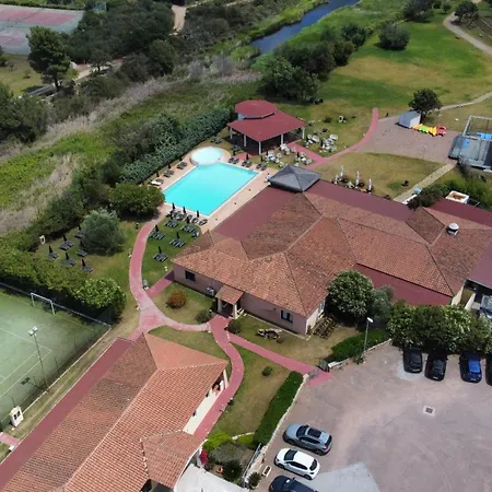 Li Suari Club Village מלון