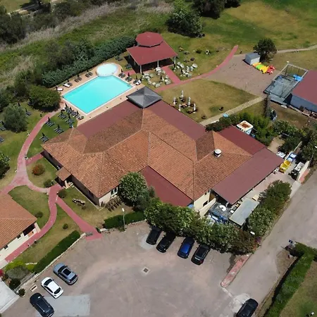 ホテル Li Suari Club Village
