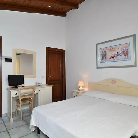 Otel Li Suari Club Village San Teodoro (Sardinia)